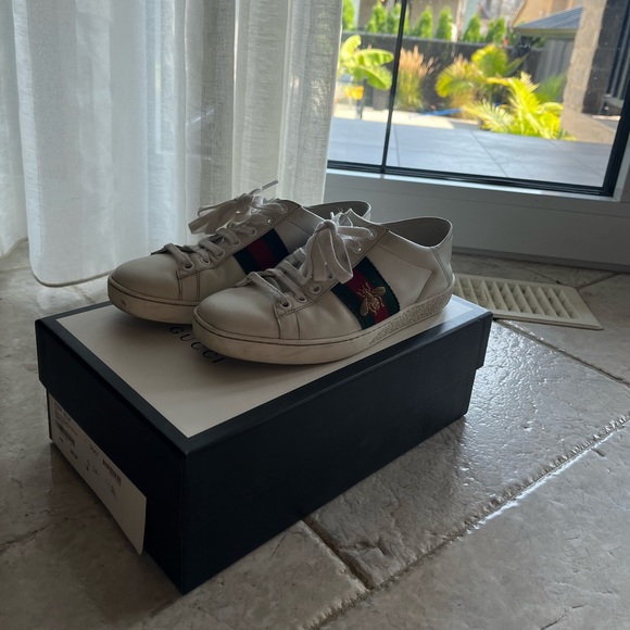 GUCCI WOMEN'S ACE SNEAKER WITH BEE - Picture 7 of 9